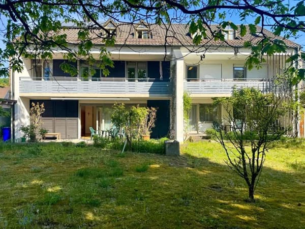 Immobilie in Burghausen - Großzügiges Dreifamilienhaus mit großem Garten und vermieteter Einheit - Bild 1