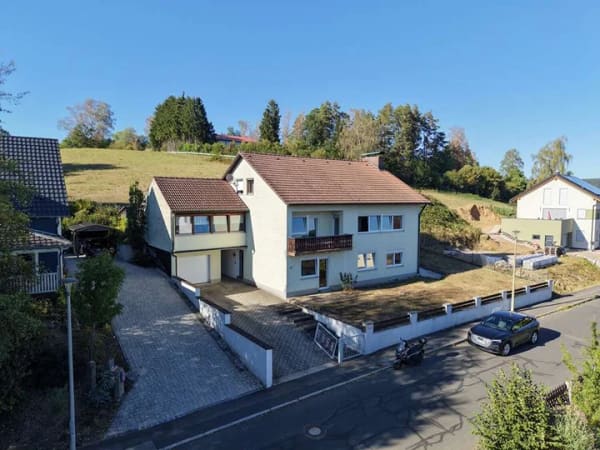 Immobilie in Trausnitz - Zweifamilienhaus mit Ausbaureserve in Hanglage - Bild 1