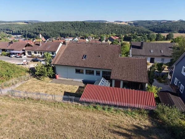 Immobilie in Trausnitz - Zweifamilienhaus mit Ausbaureserve in Hanglage - Bild 3
