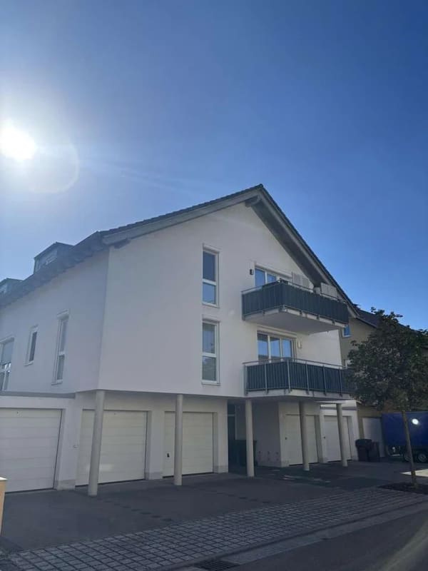 Immobilie in Mahlberg - Hochwertig modernisierte 3-Zimmer-Dachgeschosswohnung mit Balkon, Garage & Stellplatz - Bild 0