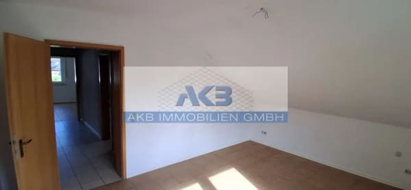 Immobilie in Nachrodt-Wiblingwerde - VERKAUF!!!super geschnittene 3 1/2 Zi Whg., KDB, Balkon u. Carport, sofort bezugsfrei!!! - Bild 1