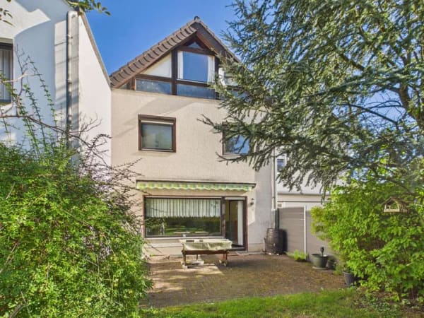 Immobilie in Eitorf - Reihenmittelhaus mit großzügigem Grundstück und weitläufigem Garten - Bild 0