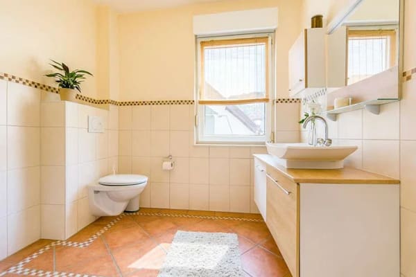 Immobilie in Schmallenberg - Energieeffizienz A+  – Moderne Doppelhaushälfte mit 3  Wohnungen in Niedersorpe - Bild 2