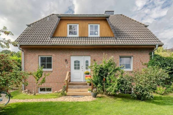 Immobilie in Thomasburg - Viel Platz für die Familie: 6 Zimmer, Vollkeller und großes Grundstück - Bild 1