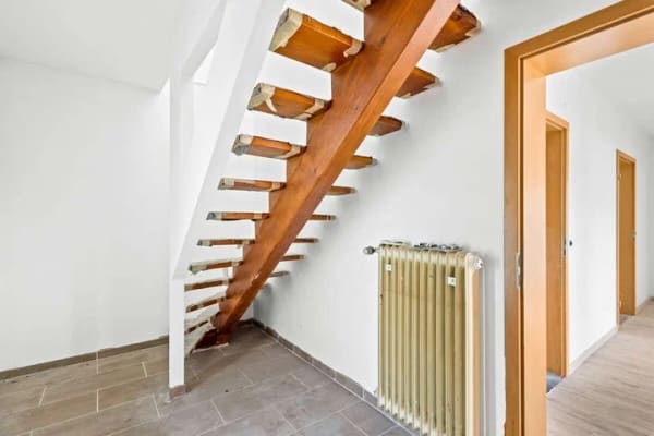 Immobilie in Kinding - Attraktives Rendite- & Handwerkerprojekt: Teilsaniertes Dreifamilienhaus in Panoramalage von Kinding - Bild 2