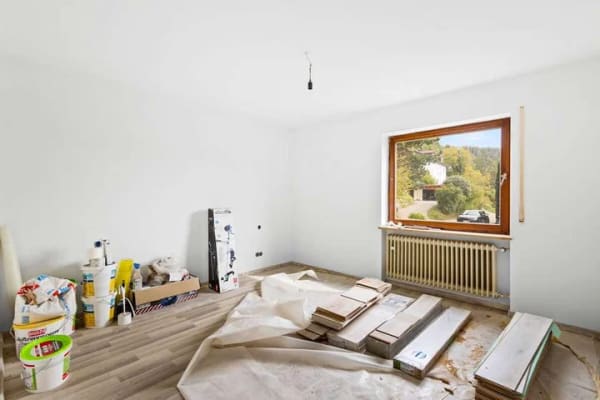 Immobilie in Kinding - Attraktives Rendite- & Handwerkerprojekt: Teilsaniertes Dreifamilienhaus in Panoramalage von Kinding - Bild 4