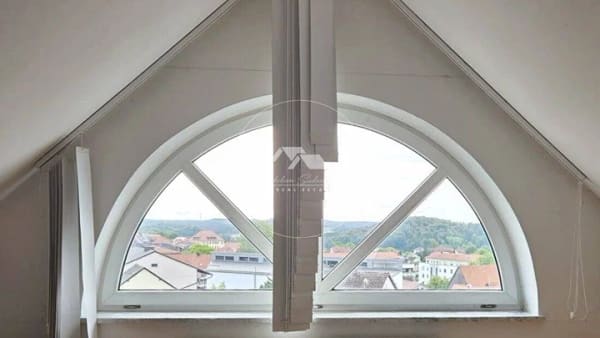 Immobilie in Parsberg - Wohnen über den Dächern von Parsberg - außergewöhnliche Maisonette mit Panoramablick - Bild 0