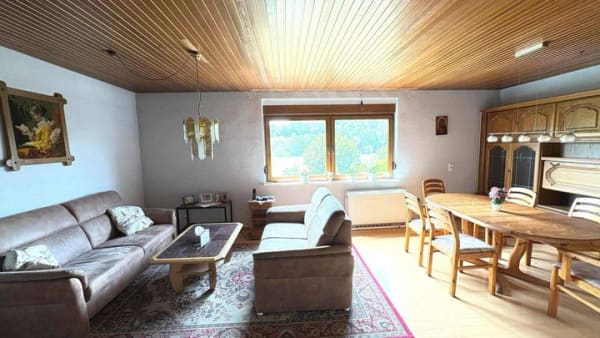 Immobilie in Zerf - Charmante Doppelhaushälfte mit Wintergarten und weitläufigem Garten - Bild 4