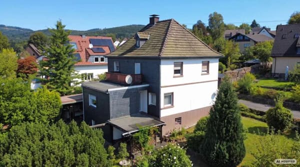 Immobilie in Kreuztal - Historische Stadtvilla mit Potenzial in gefragter Lage von Kreuztal-Ferndorf - Bild 0