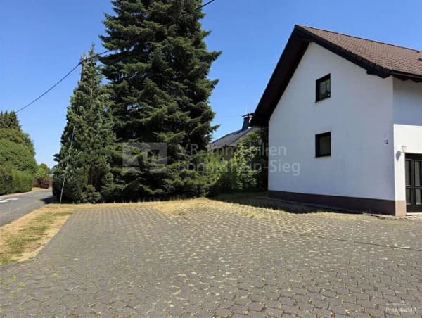 Immobilie in Ruppichteroth - Mehrfamilienhaus mit 5 WE und 8 Stellplätzen in dörflicher Lage von Ruppichteroth - Bild 2
