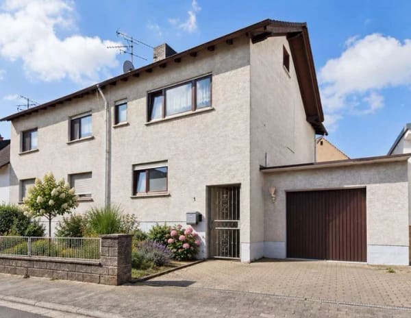 Immobilie in Ronneburg - 5 Min bis zur A66 und A45! Zweifamilienhaus mit Innenhof, Garage & Bonuszimmern - Bild 1