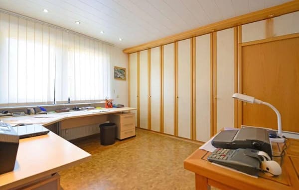 Immobilie in Zierenberg - Großes Wohnhaus mit Garagen in schöner Waldrandlage von Zierenberg - Bild 3