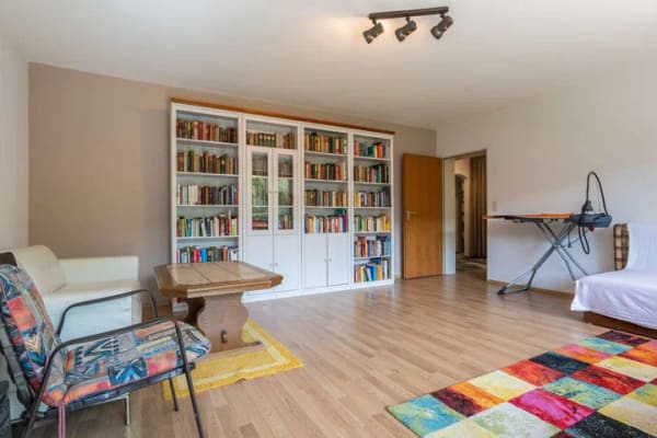 Immobilie in Obernzell - Großzügiges Wohnhaus mit 900 m² Grundstück und zwei Garagen in Obernzell - Bild 4