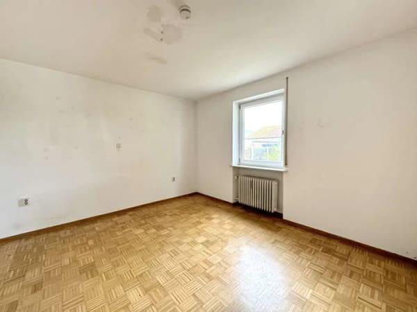 Immobilie in Günzburg - Eckgrundstück, Weitblick, Möglichkeiten – Zweifamilienhaus in Günzburg-Leinheim - Bild 4