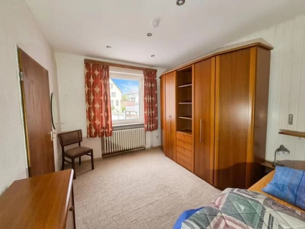 Immobilie in Ilsede - Viel Platz für Ihre Wohnträume! Dieses charmante und äußerst großzügige Backsteinhaus aus dem Baujahr 1927 vereint historischen Charakter mit einer familienfreundlichen, modernen Raumaufteilung.... - Bild 0