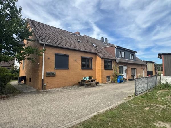 Immobilie in Adenbüttel - Großzügiges Wohnhaus mit Garage, Werkstatt und zusätzlichem Ausbaupotenzial - Bild 0