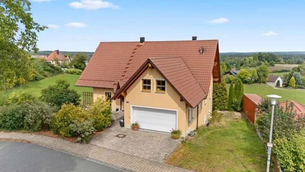 Immobilie in Neuhaus a.d.Pegnitz - Traumhafte Lage! Energieeffizientes Einfamilienhaus mit Naturblick und Ausbaupotenzial - Bild 2