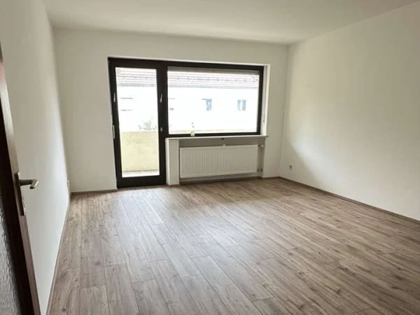 Immobilie in Deggendorf - Stadt Deggendorf: Bezugsfreie 2 Zi.-ETW mit großem Balkon in zentrumsnaher Lage Nh. Norma-Markt! - Bild 4