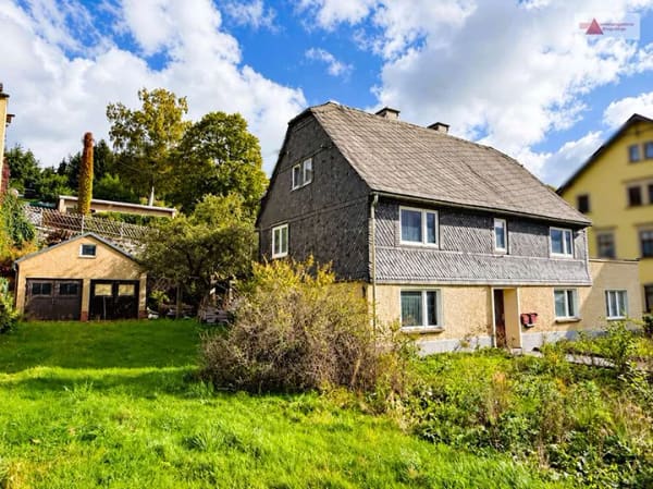 Immobilie in Gelenau/Erzgebirge - Sanierungsbedürftiges Einfamilienhaus in Gelenau kaufen – Fachwerkhaus mit Garten und Doppelgarage - Bild 0