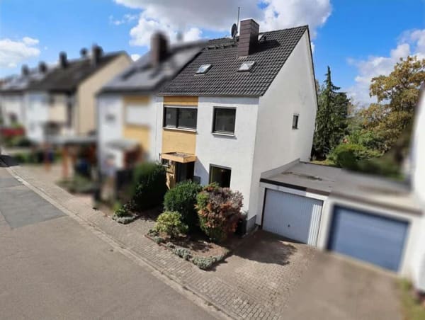 Immobilie in Ellerstadt - Attraktive Doppelhaushälfte in begehrter Lage mit Westgarten und Einzelgarage - Bild 1