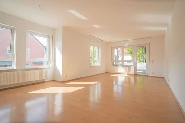 Immobilie in Cleebronn - Mehr Raum für Ihre Pläne – 
gepflegte 3,5-Zimmer-Wohnung mit Terrasse - Bild 1