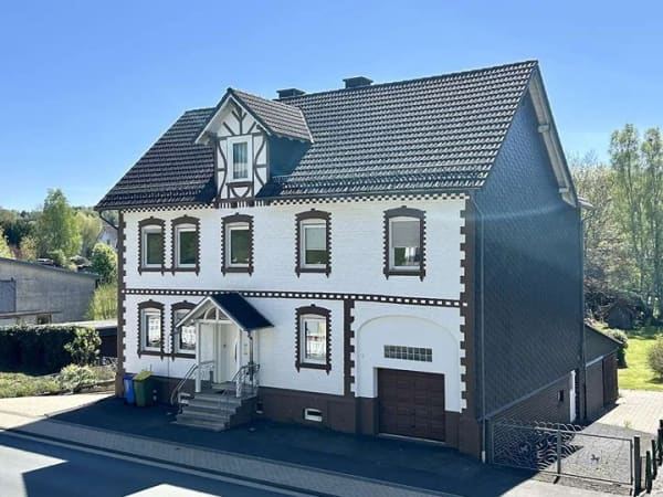 Immobilie in Burbach - Viel Platz für die ganze Familie. Wohnhaus auf schönem Grundstück in Burbach-Würgendorf - Bild 0