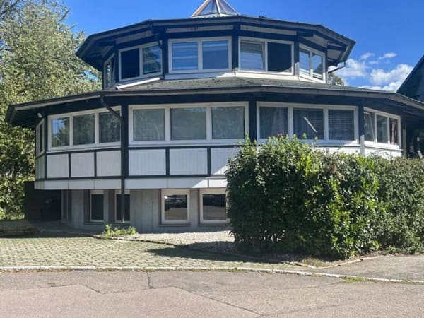 Immobilie in Uhingen - Rundrum außergewönlich - Zweifamilienhaus mit einzigartigen Architektur - Bild 1