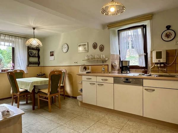 Immobilie in Platten - Viel Raum für Ihre Ideen: Wohnhaus mit weitläufigem Grundstück - Bild 1