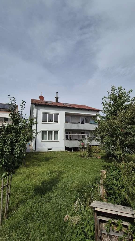 Immobilie in Meckenbeuren - Provisionsfrei: Dreifamilienhaus mit Garten, Balkon & Doppelgarage - Bild 1