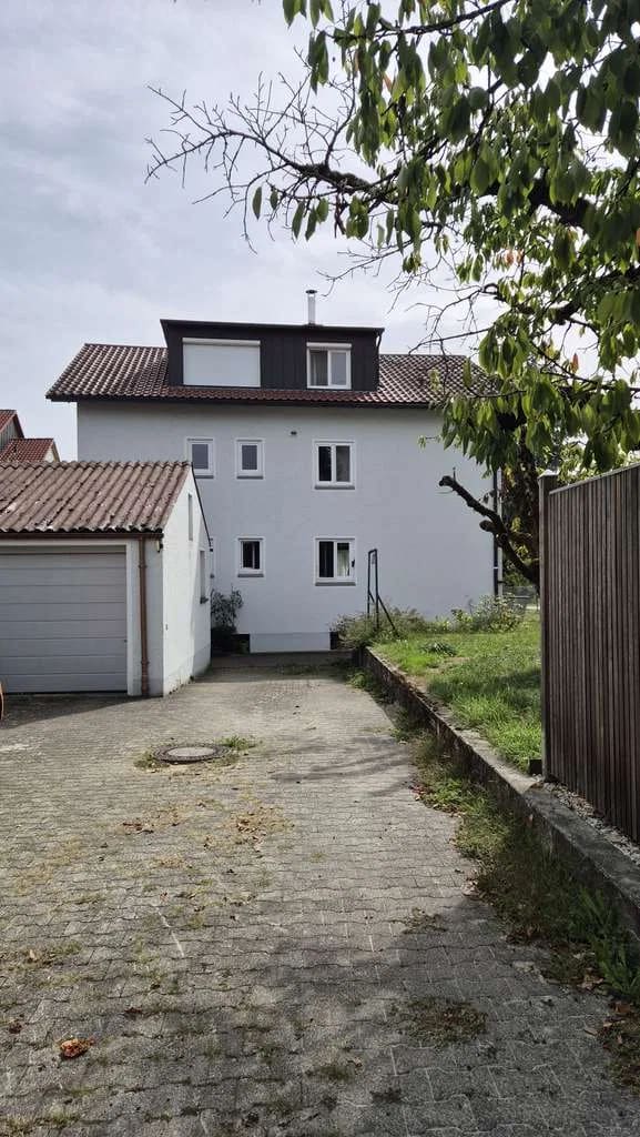 Immobilie in Meckenbeuren - Provisionsfrei: Dreifamilienhaus mit Garten, Balkon & Doppelgarage - Bild 2