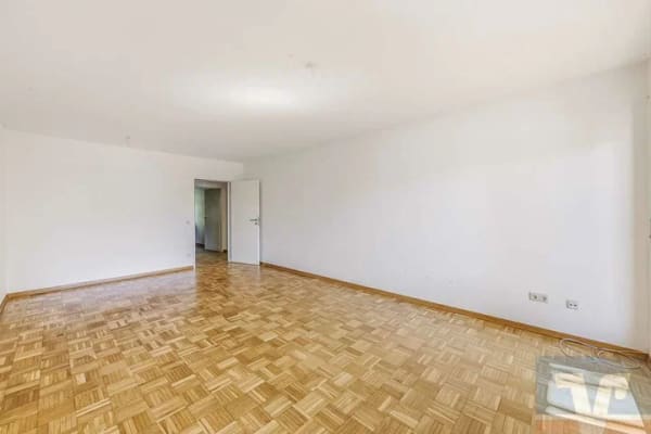 Immobilie in Ismaning - Attraktive 3-Zimmer-Wohnung in Ismaning, nahe der S-Bahn, sofort verfügbar.  - Bild 2