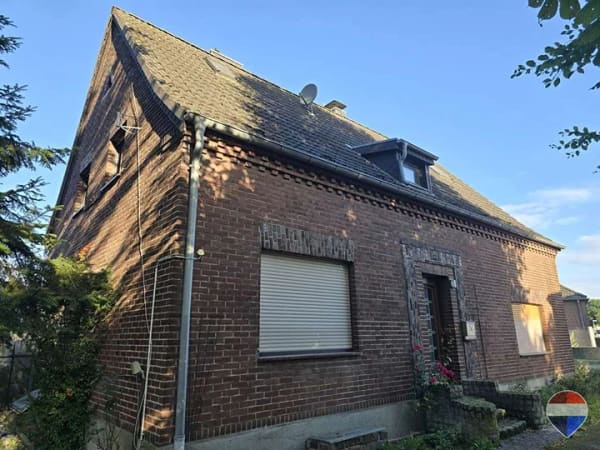 Immobilie in Geldern - Freistehendes großes Einfamilienhaus mit Potenzial auf großem Grund in Geldern- Pont! - Bild 0