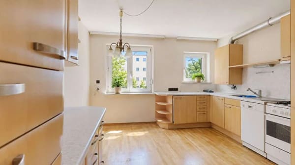 Immobilie in Augsburg - Zum Hübschmachen: 1-Zimmer-Wohnung mit großer Wohnküche in Augsburg-Bärenkeller im Erbbaurecht - Bild 1