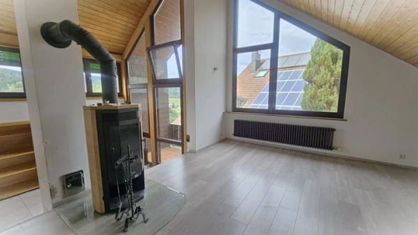 Immobilie in Baiersbronn - Ein Grundriss, der begeistert - lichtdurchflutetes Wohnen mit Kamin & Weitblick - Bild 0