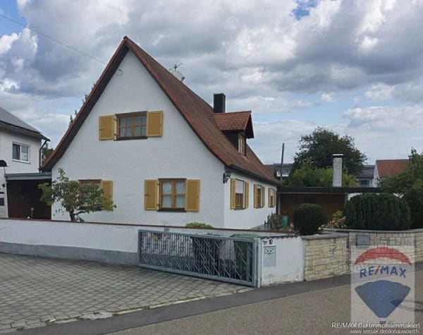 Immobilie in Großmehring - Stilvolles Einfamilienhaus mit großer Doppelgarage - Bild 0