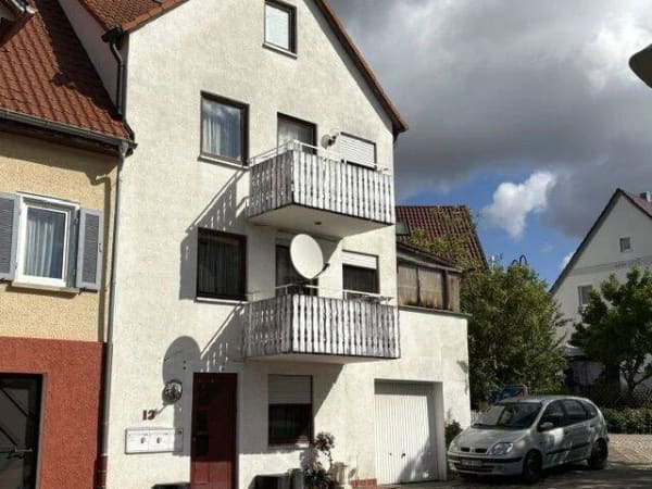 Immobilie in Großbettlingen - Viel Platz. Viel Potenzial. 7-Zimmer-Doppelhaushälfte in zentraler Lage mit Einzelgarage - Bild 0