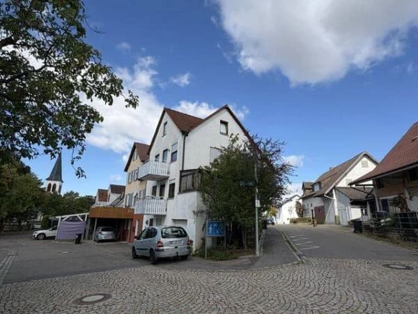 Immobilie in Großbettlingen - Viel Platz. Viel Potenzial. 7-Zimmer-Doppelhaushälfte in zentraler Lage mit Einzelgarage - Bild 1