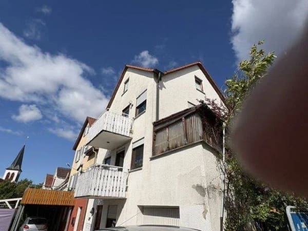 Immobilie in Großbettlingen - Viel Platz. Viel Potenzial. 7-Zimmer-Doppelhaushälfte in zentraler Lage mit Einzelgarage - Bild 2
