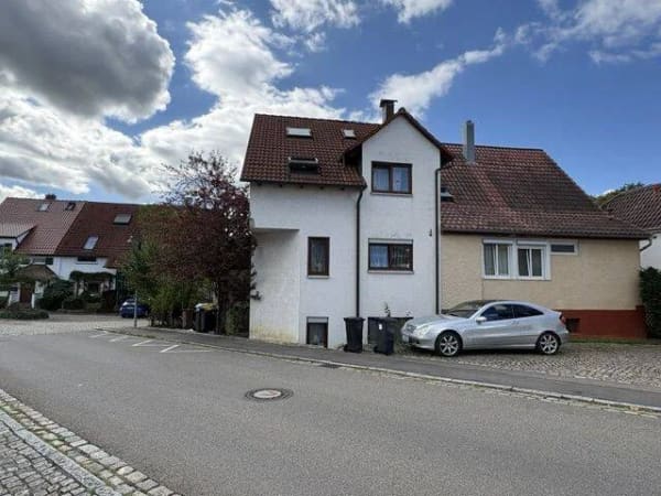 Immobilie in Großbettlingen - Viel Platz. Viel Potenzial. 7-Zimmer-Doppelhaushälfte in zentraler Lage mit Einzelgarage - Bild 4
