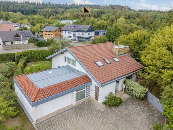 Immobilie in Grafenberg - Großzügiges Wohnen mit Charakter - Einfamilienhaus mit Wellnessbereich und 1.262 m² Grundstück - Bild 1