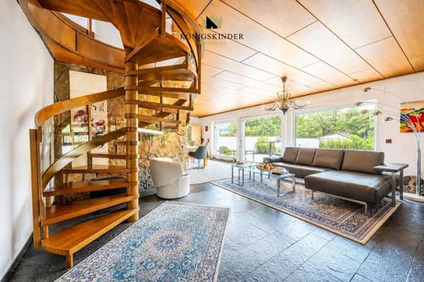 Immobilie in Grafenberg - Großzügiges Wohnen mit Charakter - Einfamilienhaus mit Wellnessbereich und 1.262 m² Grundstück - Bild 3
