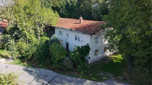 Immobilie in Kollnburg - Sanierungsbedürftiges Wohnhaus mit großem Grundstück - Bild 0