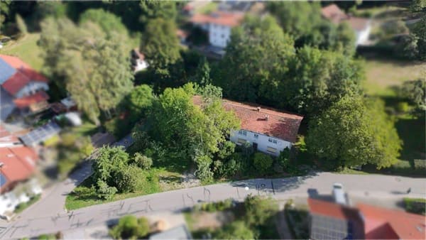 Immobilie in Kollnburg - Sanierungsbedürftiges Wohnhaus mit großem Grundstück - Bild 1