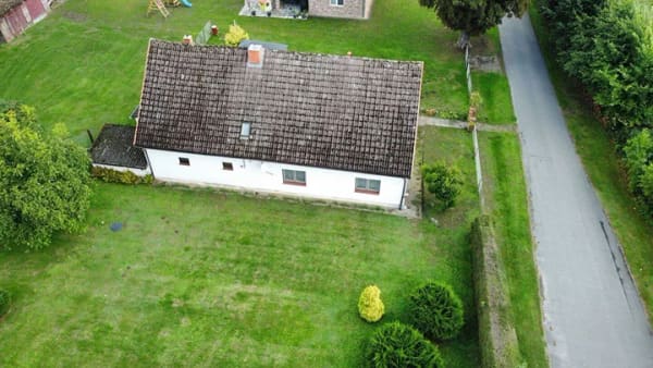 Immobilie in Vellahn - IDYLLISCHES FAMILIENDOMIZIL AM DORFTEICH – Viel Platz & Potenzial in Melkof - Bild 0