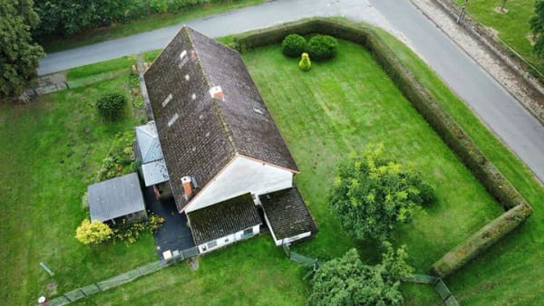 Immobilie in Vellahn - IDYLLISCHES FAMILIENDOMIZIL AM DORFTEICH – Viel Platz & Potenzial in Melkof - Bild 1