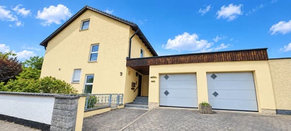 Immobilie in Altenstadt an der Waldnaab - Großes, ruhig gelegenes EFH- Wohnhaus auf 3 Etagen mit ca. 193 m² Wohnfläche, 774 m² Grundstück und Doppelgarage in Altenstadt zu verkaufen - Bild 0