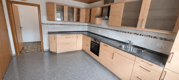 Immobilie in Altenstadt an der Waldnaab - Großes, ruhig gelegenes EFH- Wohnhaus auf 3 Etagen mit ca. 193 m² Wohnfläche, 774 m² Grundstück und Doppelgarage in Altenstadt zu verkaufen - Bild 2