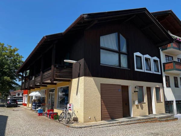 Immobilie in Grabenstätt - Wohn-und Gewerbegebäude im Zentrum von Bergen ( 115 m² + 141 m²) - Bild 0