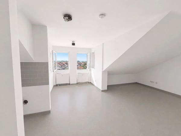 Immobilie in Philippsburg - Leerstehende DG-Wohnung mit vielseitigem Entwicklungspotenzial - Bild 0