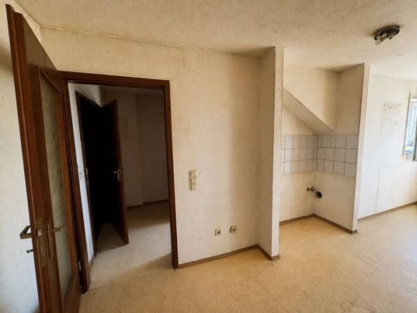 Immobilie in Philippsburg - Leerstehende DG-Wohnung mit vielseitigem Entwicklungspotenzial - Bild 4